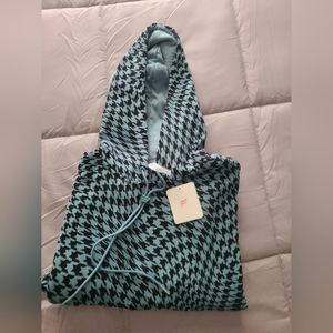 NEVER WORN Fabletics houndstooth hoodie; black & blue; Pullover with front pocke
